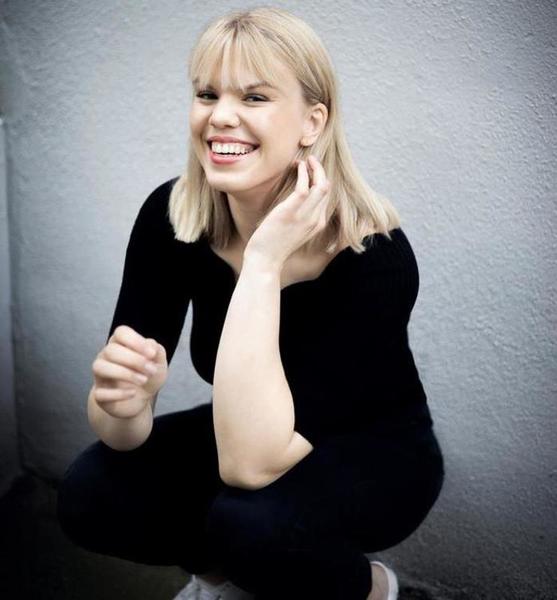 Nadine S. – Schauspiel Sedcard-Foto 3 bei JustInCast