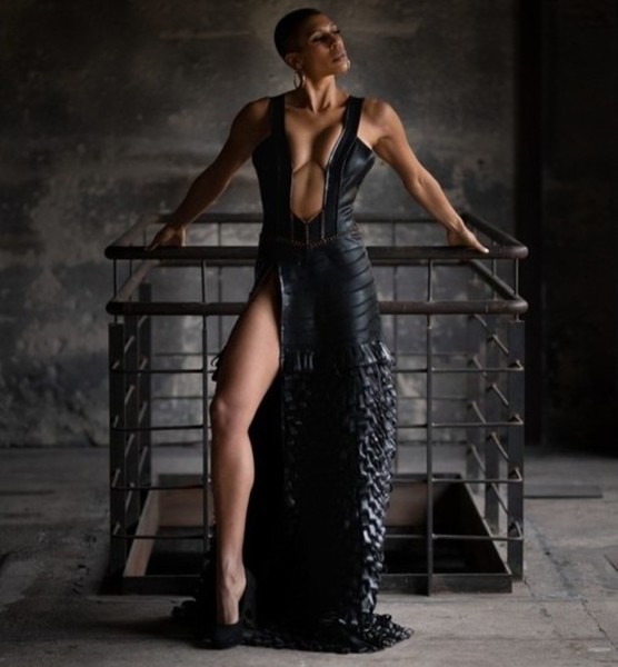 Kati C. – Fashion Sedcard-Foto 5 bei JustInCast