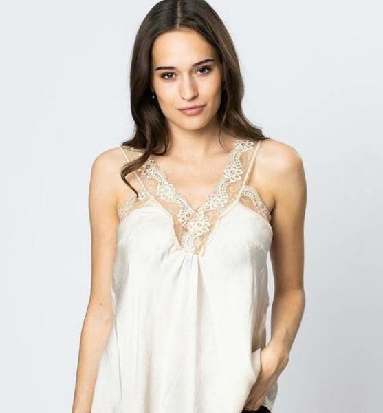 Jana W. – Fashion Sedcard-Foto 4 bei JustInCast