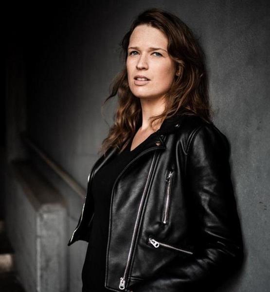 Sandra W. – Schauspiel Sedcard-Foto 2 bei JustInCast