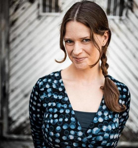Sandra W. – Schauspiel Sedcard-Foto 3 bei JustInCast
