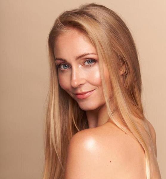 Faye A. – Fashion Sedcard-Foto 2 bei JustInCast