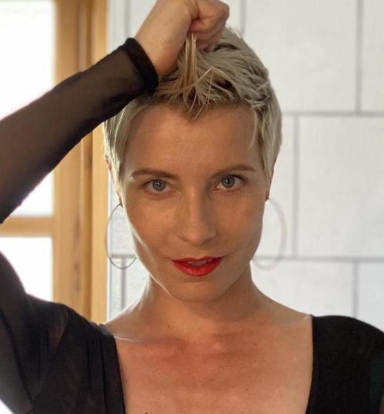 Janine T. – Schauspiel Sedcard-Foto 4 bei JustInCast