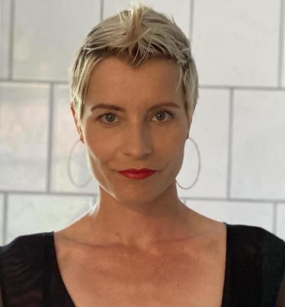Janine T. – Schauspiel Sedcard-Foto 2 bei JustInCast