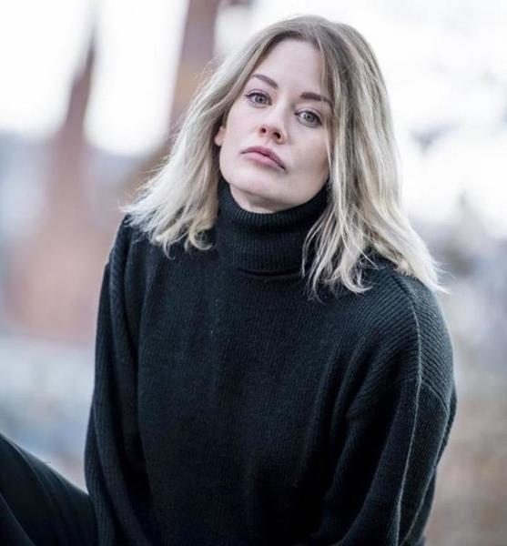 Renée Johanna S. – Schauspiel Sedcard-Foto 4 bei JustInCast