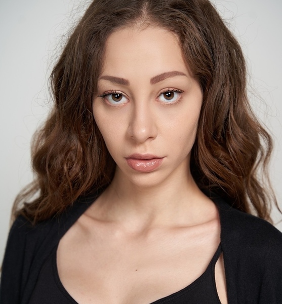 Amira W. – Schauspiel Sedcard-Foto 4 bei JustInCast