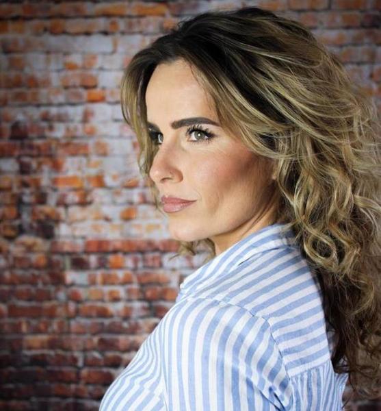 Liana C. – Schauspiel Sedcard-Foto 4 bei JustInCast