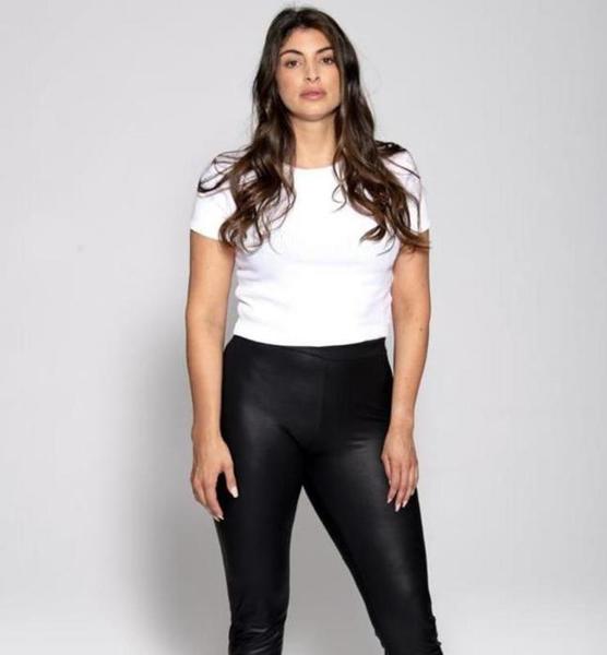 Veronica  A. – Fashion Sedcard-Foto 4 bei JustInCast