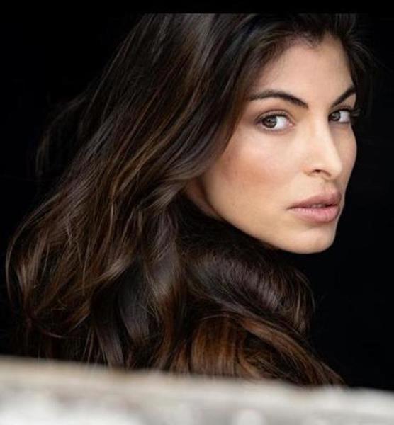Veronica  A. – Fashion Sedcard-Foto 3 bei JustInCast