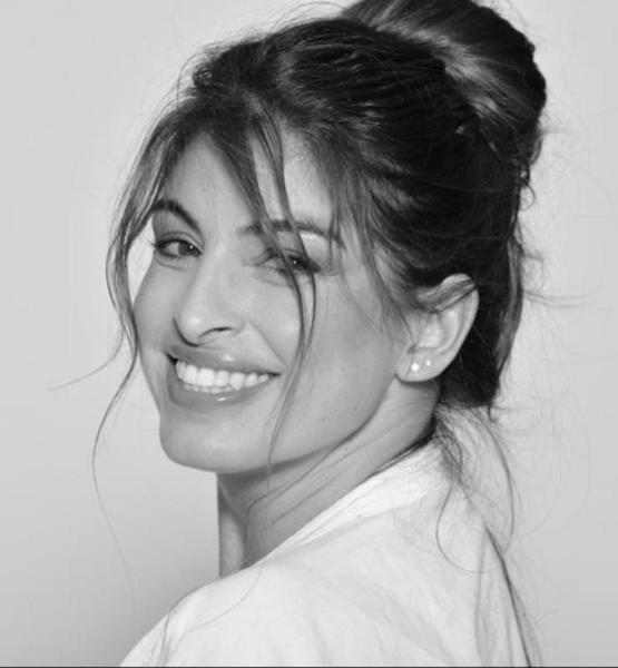 Veronica  A. – Fashion Sedcard-Foto 2 bei JustInCast