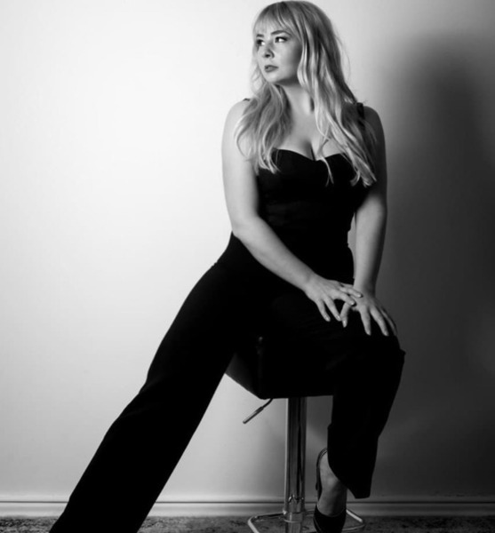 Annabel B. – Schauspiel Sedcard-Foto 5 bei JustInCast