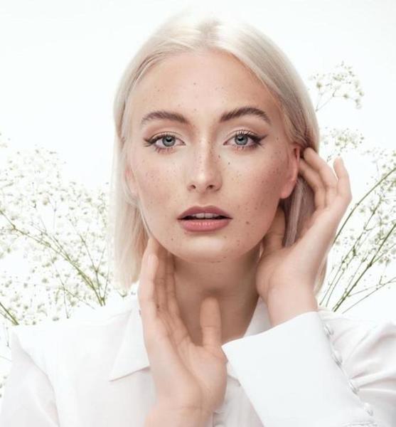 Elisabeth Lea O. – Fashion Sedcard-Foto 4 bei JustInCast