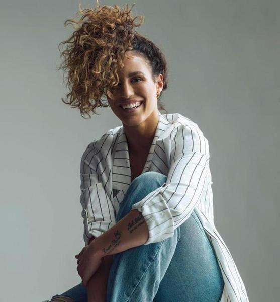 Marcella d. – Fashion Sedcard-Foto 2 bei JustInCast