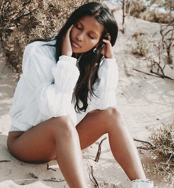 Asha V. – Fashion Sedcard-Foto 3 bei JustInCast