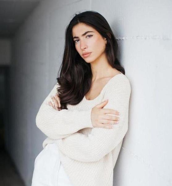 Yasemin A. – Schauspiel Sedcard-Foto 4 bei JustInCast