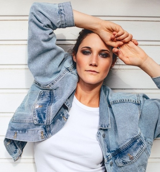 Annika  S. – Schauspiel Sedcard-Foto 3 bei JustInCast