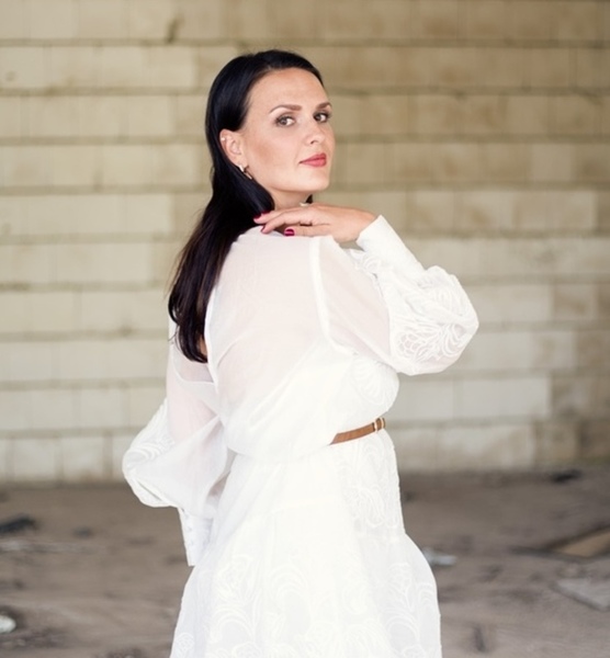 Julia H. – Schauspiel Sedcard-Foto 2 bei JustInCast