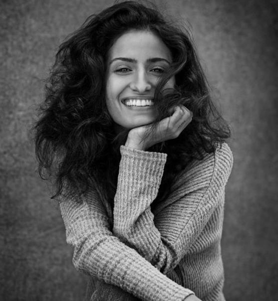 Paloma F. – Fashion Sedcard-Foto 2 bei JustInCast