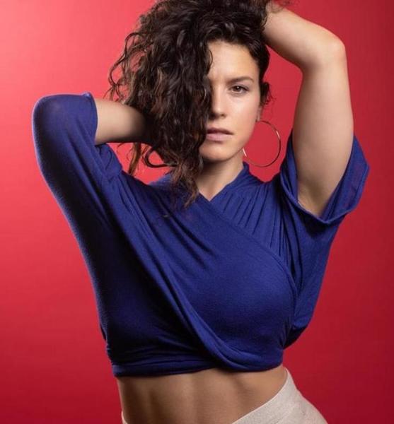 Isabella R. – Fashion Sedcard-Foto 5 bei JustInCast