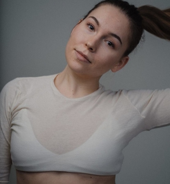 Jil v. – Fashion Sedcard-Foto 4 bei JustInCast