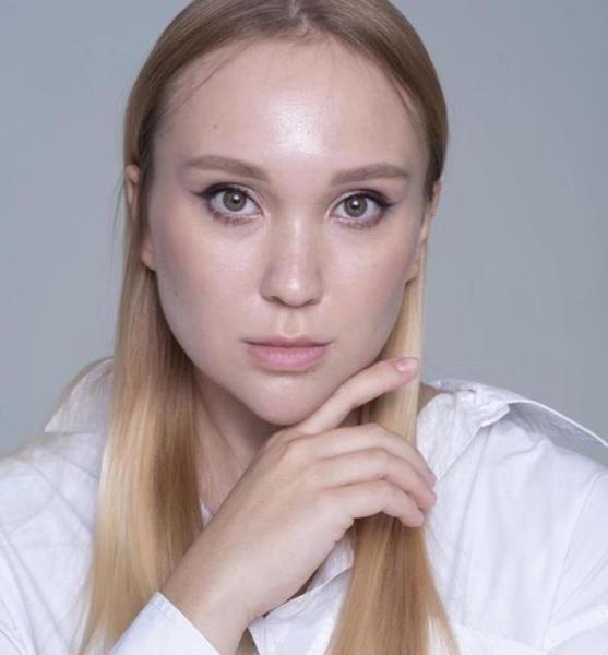 Polina I. – Schauspiel Sedcard-Foto 2 bei JustInCast