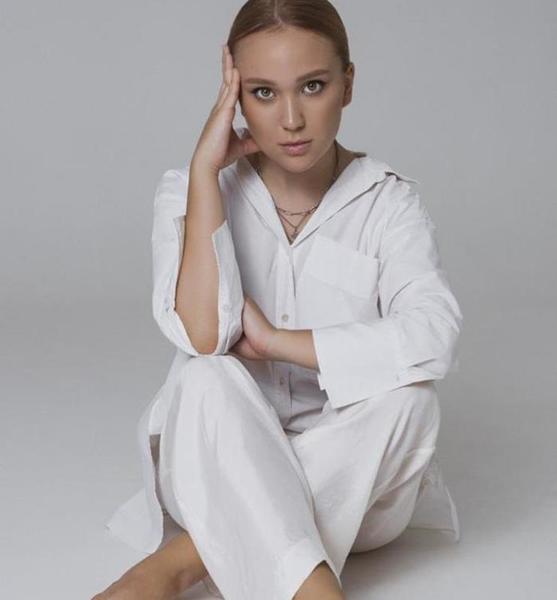 Polina I. – Schauspiel Sedcard-Foto 3 bei JustInCast