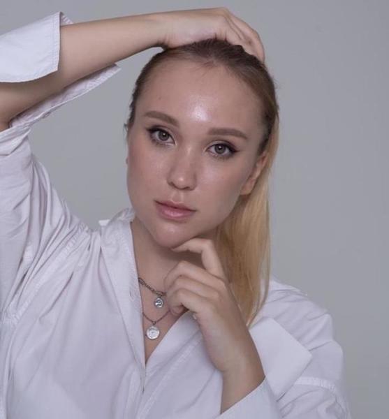 Polina I. – Schauspiel Sedcard-Foto 5 bei JustInCast