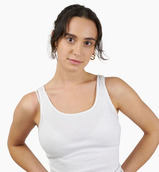 Dina Z. – Real People Sedcard-Foto 2 bei JustInCast
