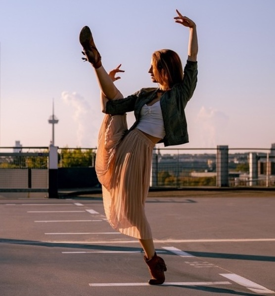 Nathalie M. – Tanz Sedcard-Foto 2 bei JustInCast