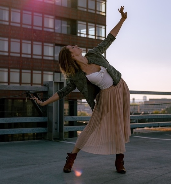 Nathalie M. – Tanz Sedcard-Foto 3 bei JustInCast