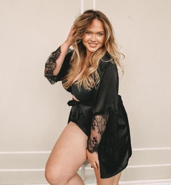Madeleine  N. – Fashion Sedcard-Foto 5 bei JustInCast
