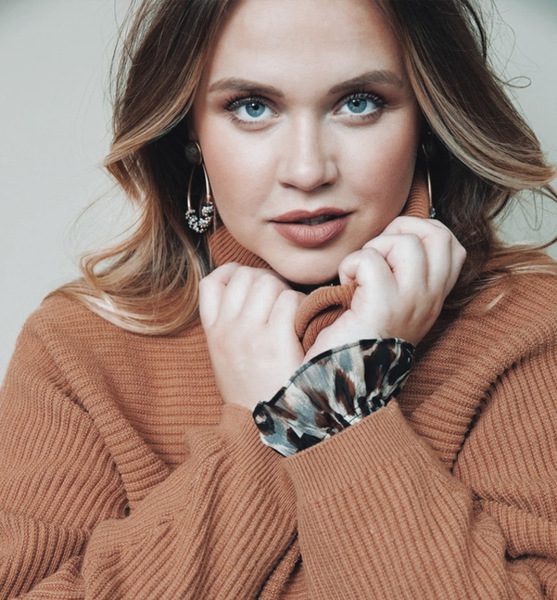 Madeleine  N. – Fashion Sedcard-Foto 2 bei JustInCast