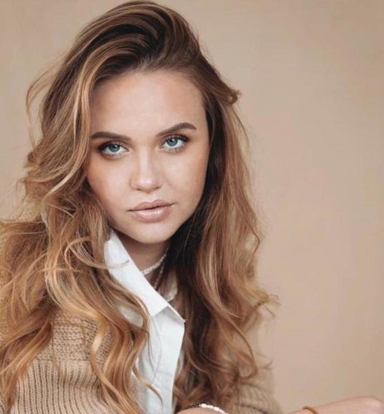 Madeleine  N. – Fashion Sedcard-Foto 3 bei JustInCast