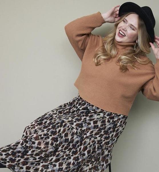 Madeleine  N. – Fashion Sedcard-Foto 4 bei JustInCast