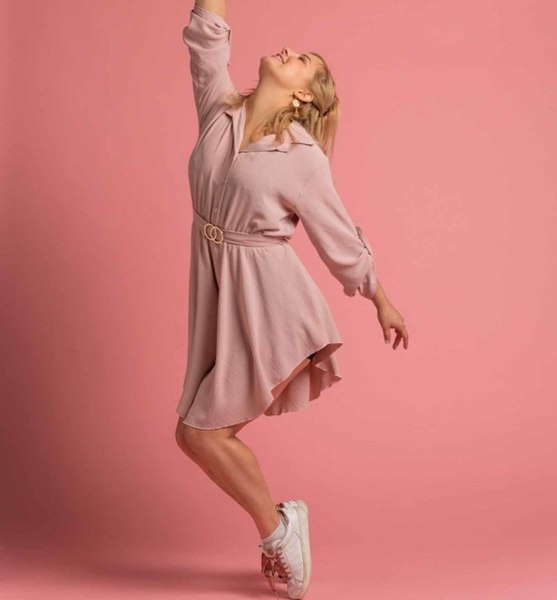 Corinna W. – Tanz Sedcard-Foto 3 bei JustInCast