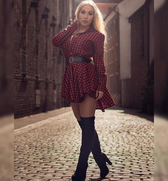 Nathalie B. – Schauspiel Sedcard-Foto 5 bei JustInCast