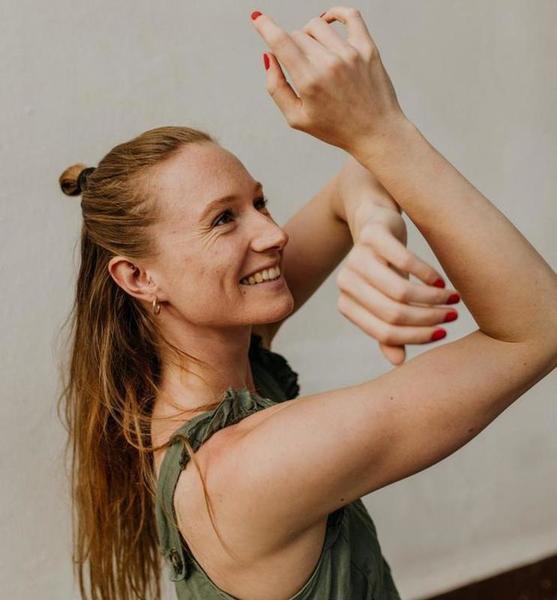 Laura B. – Tanz Sedcard-Foto 4 bei JustInCast