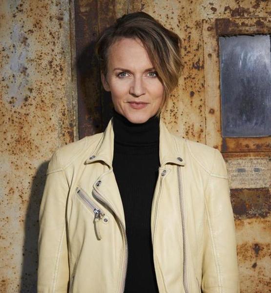 Sarah S. – Schauspiel Sedcard-Foto 3 bei JustInCast