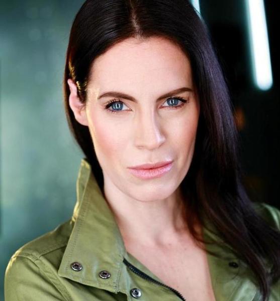 Adrienne M. – Schauspiel Sedcard-Foto 3 bei JustInCast