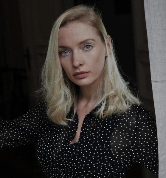 Julia B. – Schauspiel Sedcard-Foto 3 bei JustInCast