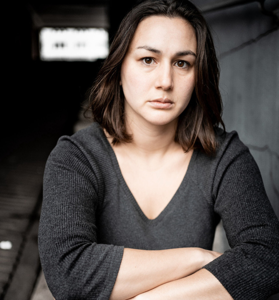 Jasmina T. – Schauspiel Sedcard-Foto 5 bei JustInCast