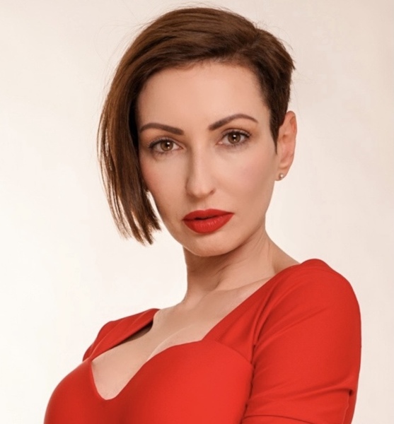 Yuliya S. – Schauspiel Sedcard-Foto 4 bei JustInCast