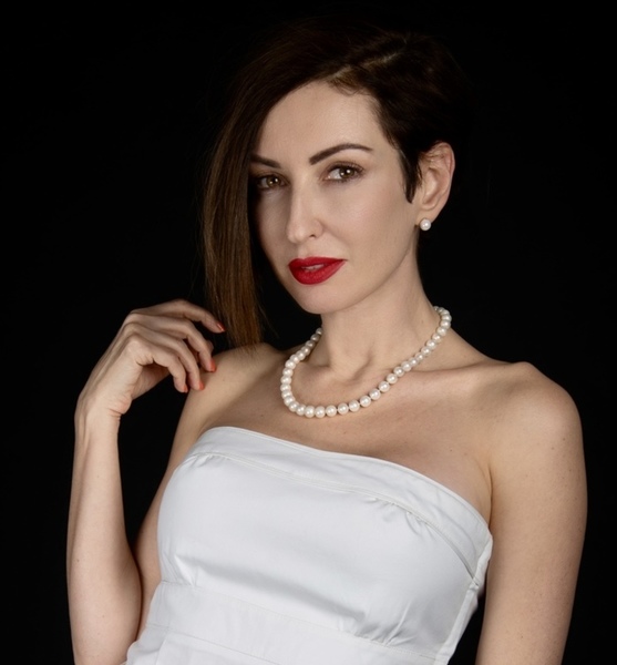 Yuliya S. – Schauspiel Sedcard-Foto 5 bei JustInCast
