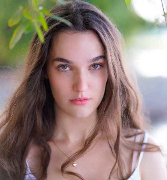 Alyssa L. – Schauspiel Sedcard-Foto 2 bei JustInCast