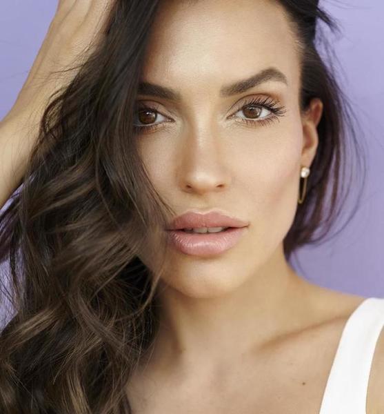 Ariana C. – Schauspiel Sedcard-Foto 3 bei JustInCast