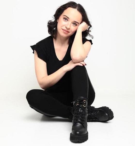 Hazal Ö. – Schauspiel Sedcard-Foto 4 bei JustInCast