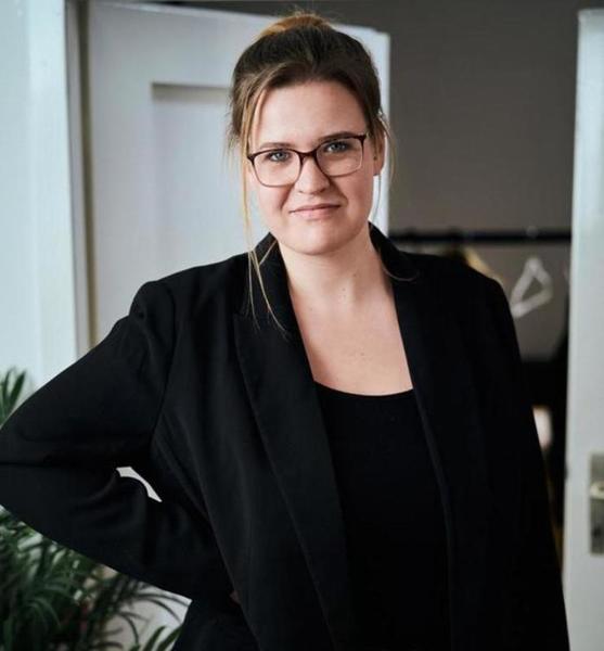 Julia M. – Schauspiel Sedcard-Foto 4 bei JustInCast