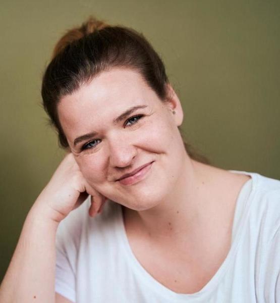 Julia M. – Schauspiel Sedcard-Foto 2 bei JustInCast