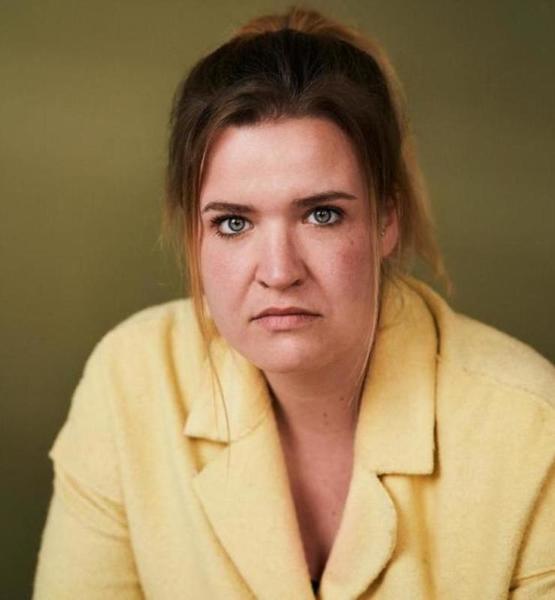 Julia M. – Schauspiel Sedcard-Foto 5 bei JustInCast