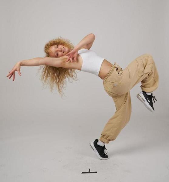 Nelli J. – Schauspiel Sedcard-Foto 3 bei JustInCast
